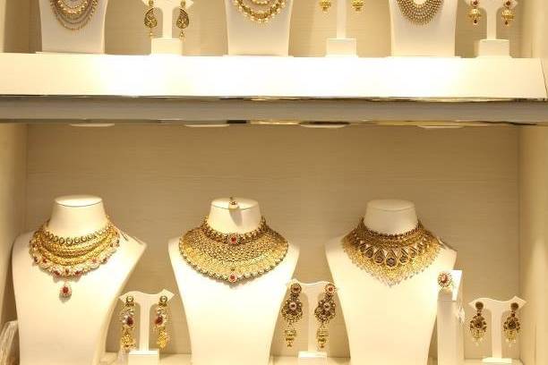 Fida Luxurious Rose Gold-Plated American Diamond Women Kada Bracelet