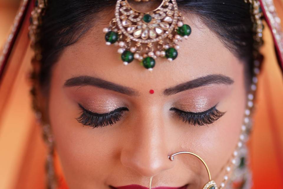 Classic red bride