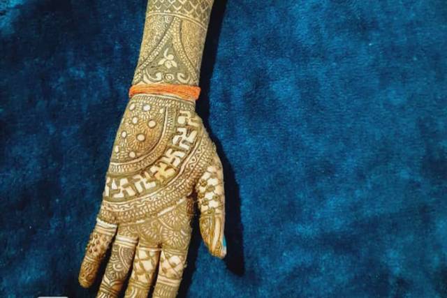 DIY Henna Tattoos: Learn Decorative Patterns, Draw Modern Designs and  Create Everyday Body Art: Shahid, Aroosa: 9781612438009: Amazon.com: Books