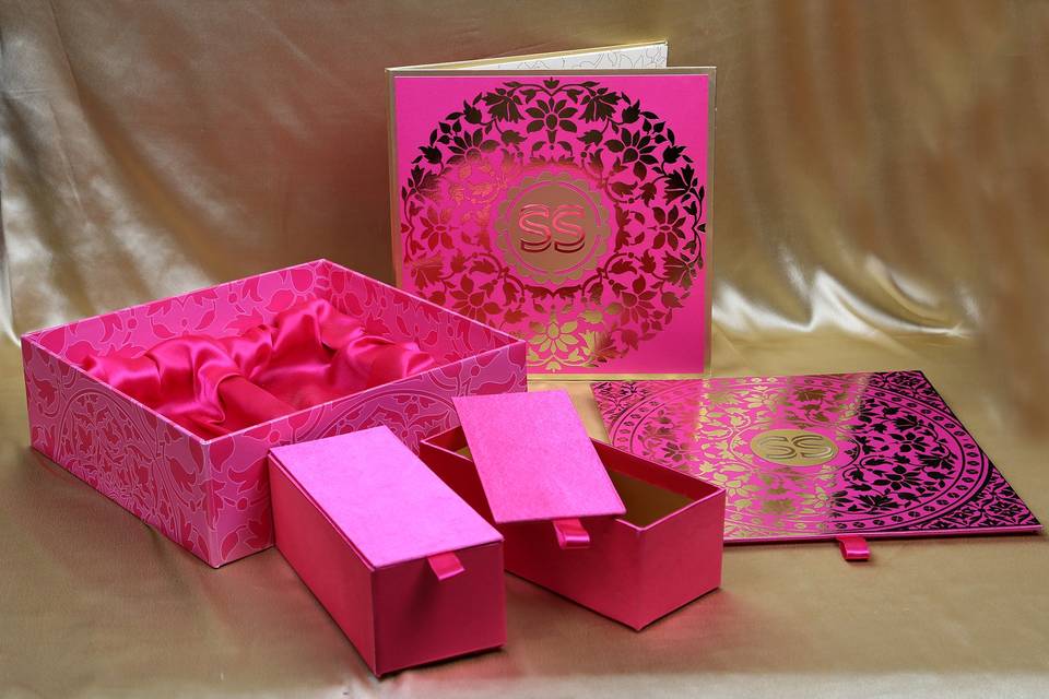 Pink metalic wedding card box