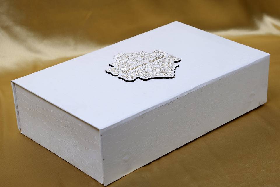 White royal invite box