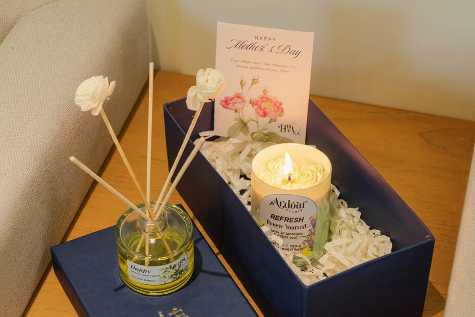 Scented Candle + Diffuser Gift