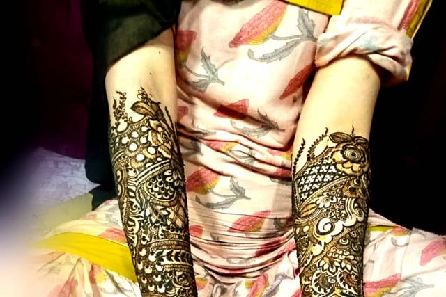 Beautiful mehndi design on hand on Craiyon