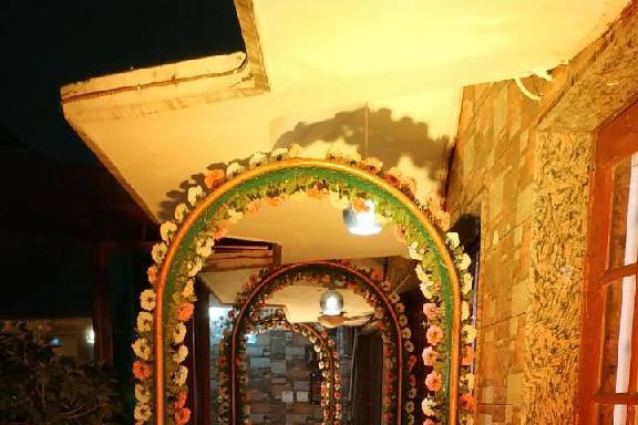 Passage decorations outside