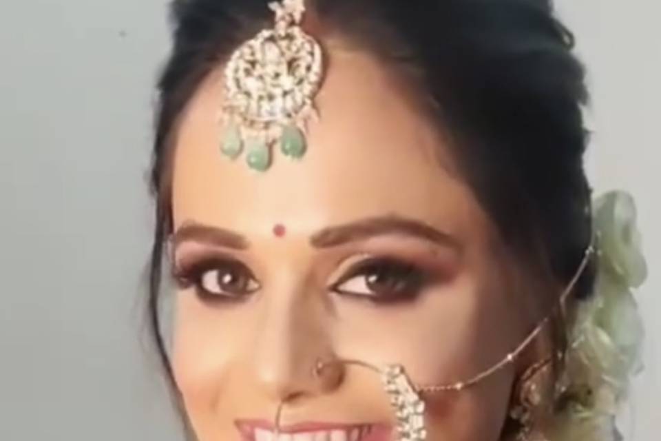 Bride Aarzoo airbrish look