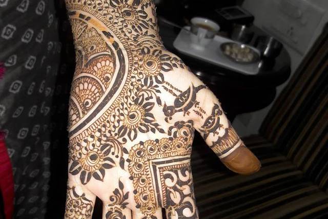 Vinod Mehendi Artist - Price & Reviews | Mehndi Artist in Ajmer