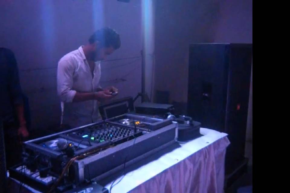 Vibrations by Dj Manish