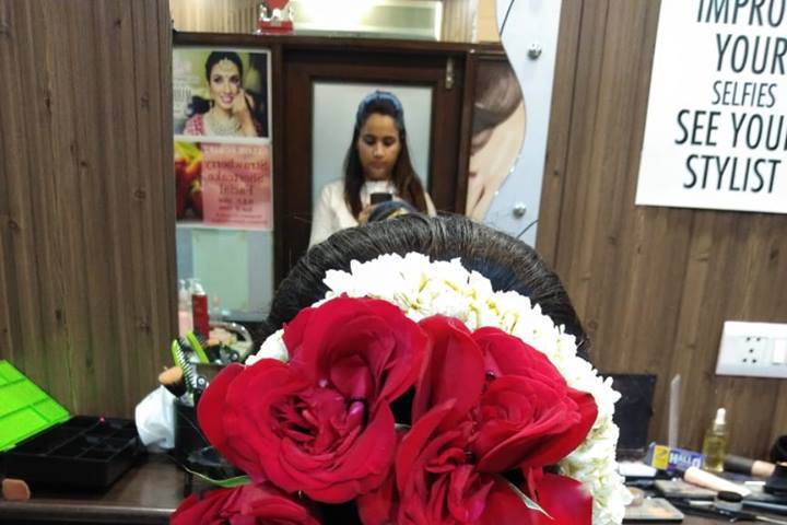 Curly Palace Salon, Panchkula