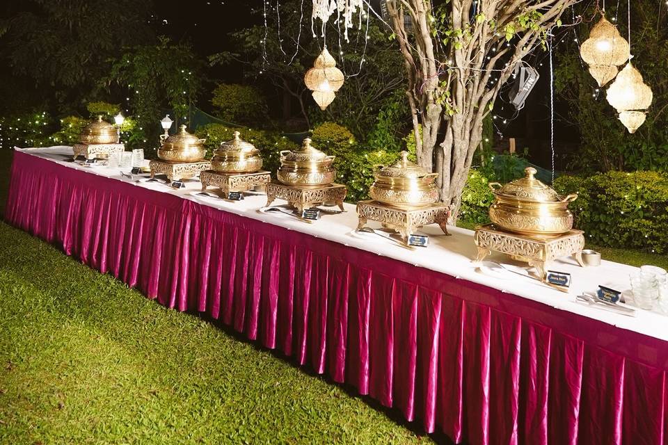 Blurry Curry Catering