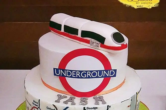 London Theme Cake