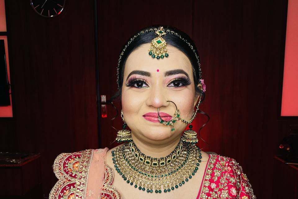 Traditional makeup