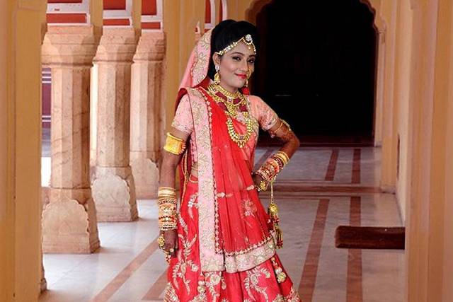 Traditional Rajasthani Wedding Dresses and Jewelry