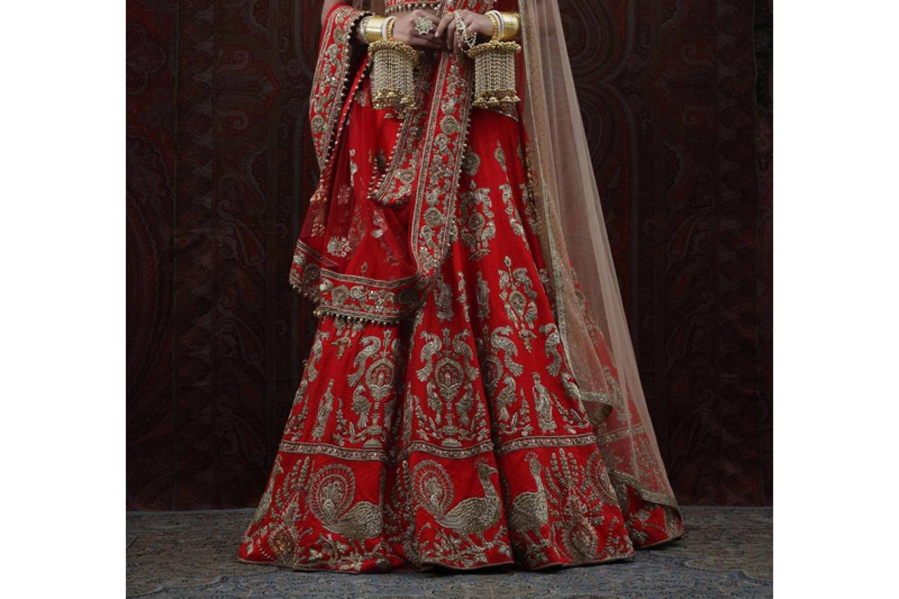 15+ Real Brides Who Wore Rimple & Harpreet's Bridal Lehengas & We're  Literally Drooling! | Indian bridal lehenga, Latest bridal lehenga, Indian  bridal outfits