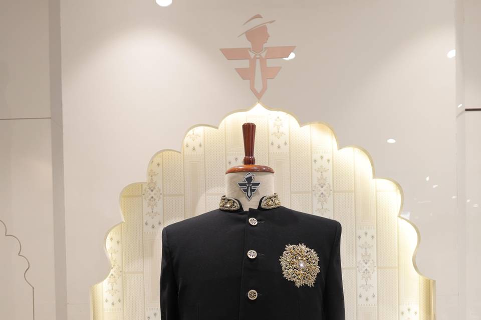 Bandhgala suit with pocket emb