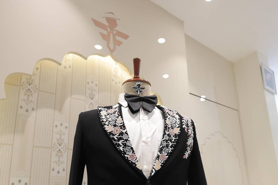 Tuxedo Suit EMBRO