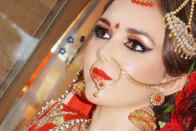 Roop Nikhar Beauty Salon