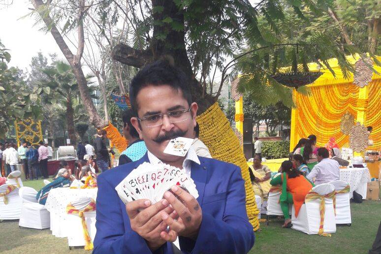 Card Entertainer in weddings