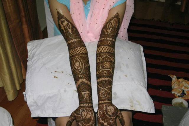 Karwa Chauth 2022 Mehendi: Decorate your palms with these beautiful designs  | Lifestyle News, Times Now