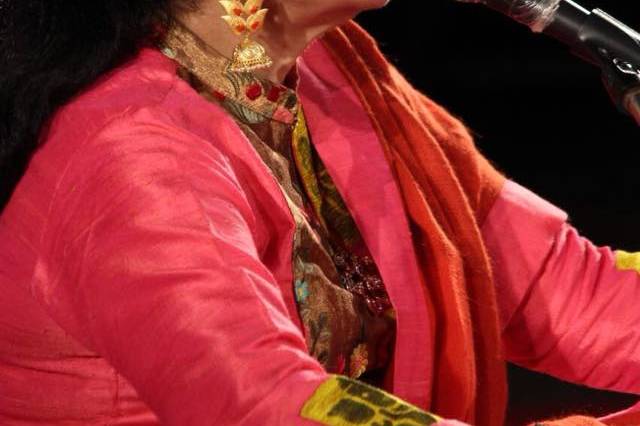 Magnificent Ghazal rendition on stage