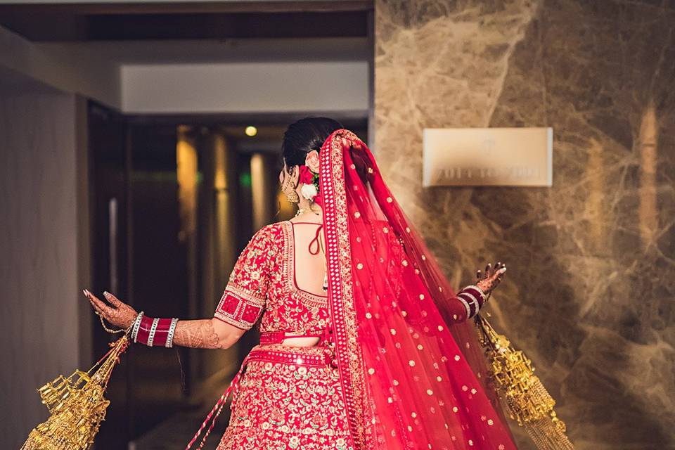 Bride Lehenga Pose