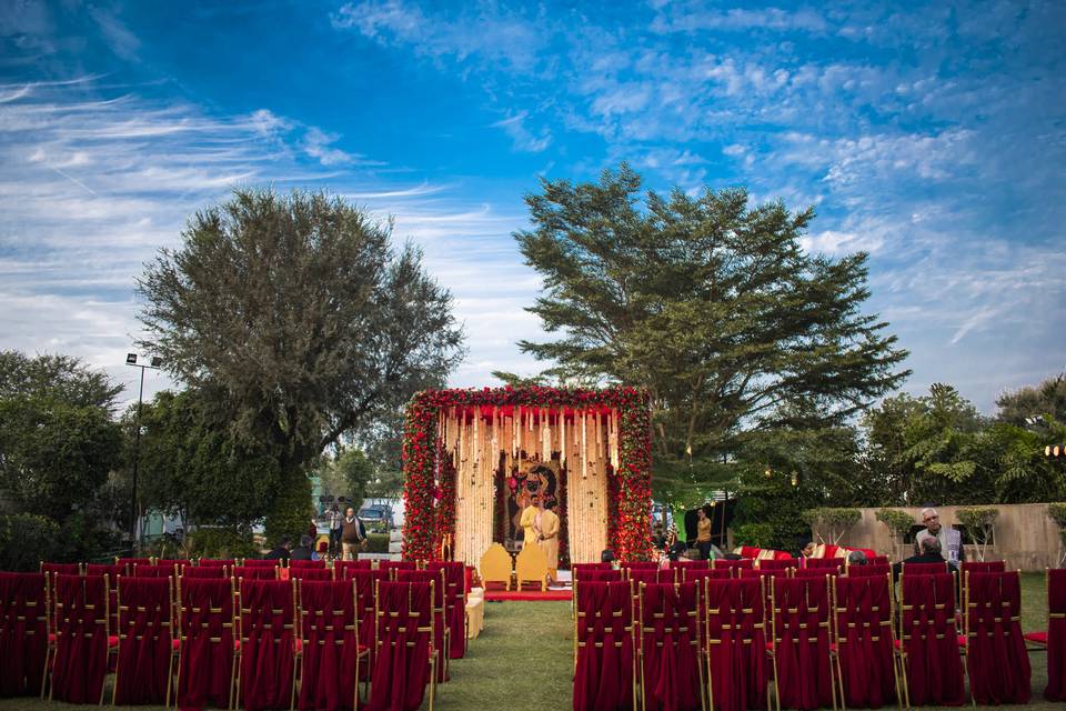 Day wedding decor