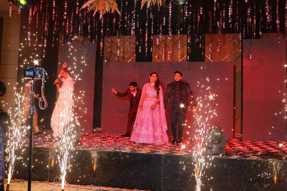 Manish Weds Abhilasha