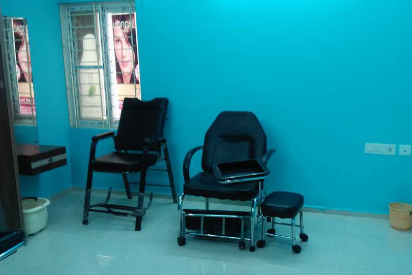 Smile Saloon