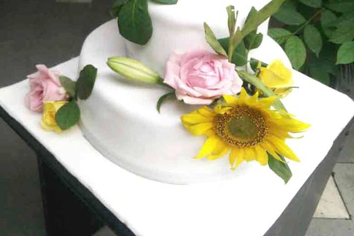 Fresh Flowers Wedding Cake