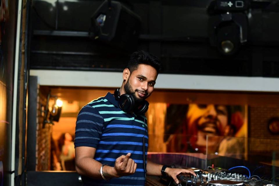 DJ Nafizz, Surat