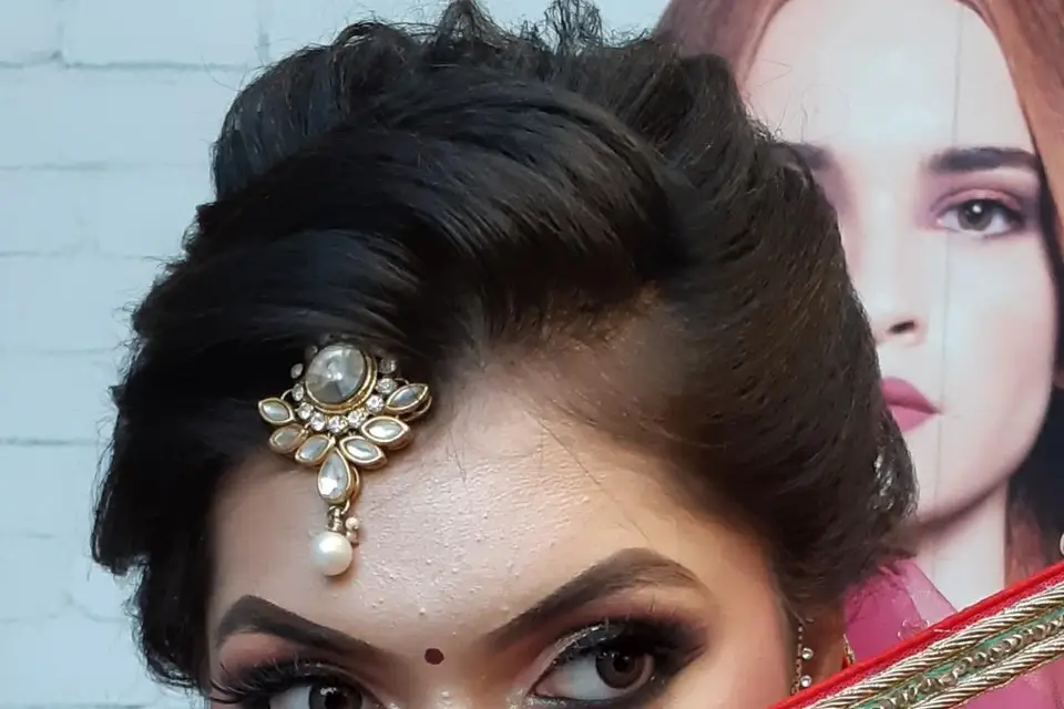 Pinterest : @kj8774 | Bridal hairstyle indian wedding, Indian bridal  makeup, Marathi bride