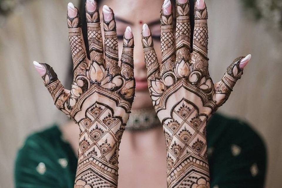 Bridal mehndi poses