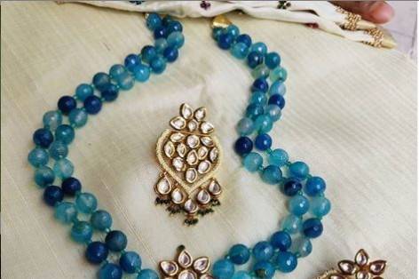 Shades of blue in kundan stone