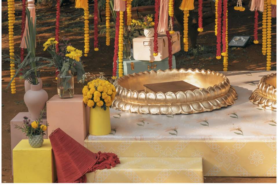 Haldi glows&florals