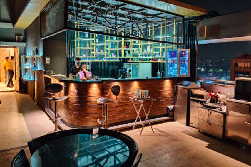 Sphere Lounge, Ambavadi