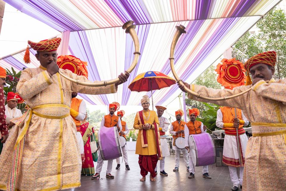 Groom entry