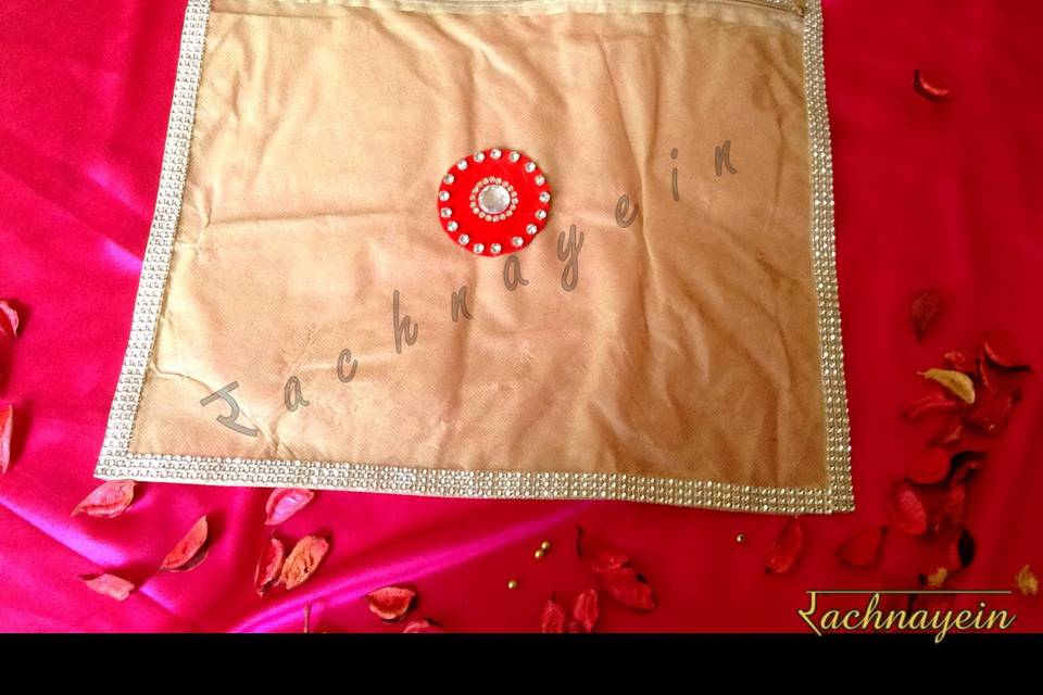 Saree packing