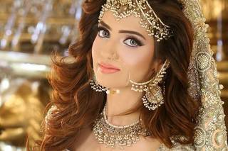 Waves - Unisex Salon & Makeup Studio 1