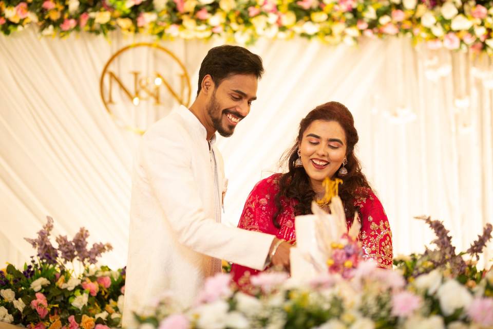 Couple Cake Cutting