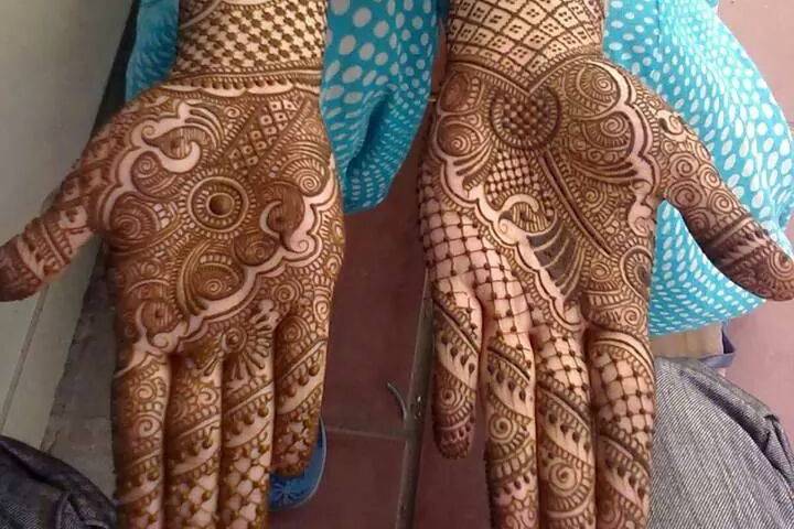 Aman Mehandi Designer