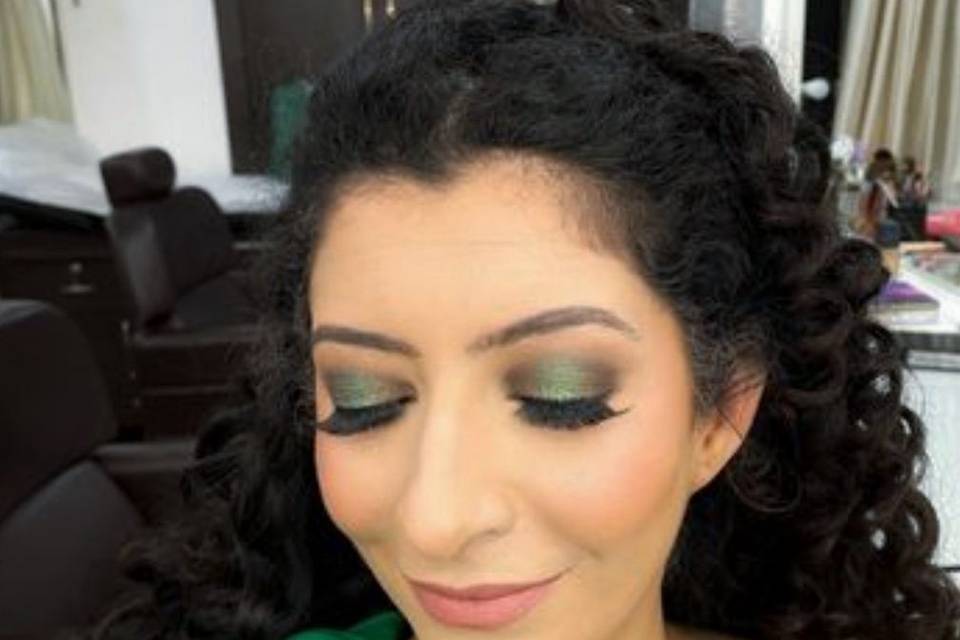 Cocktail makeup