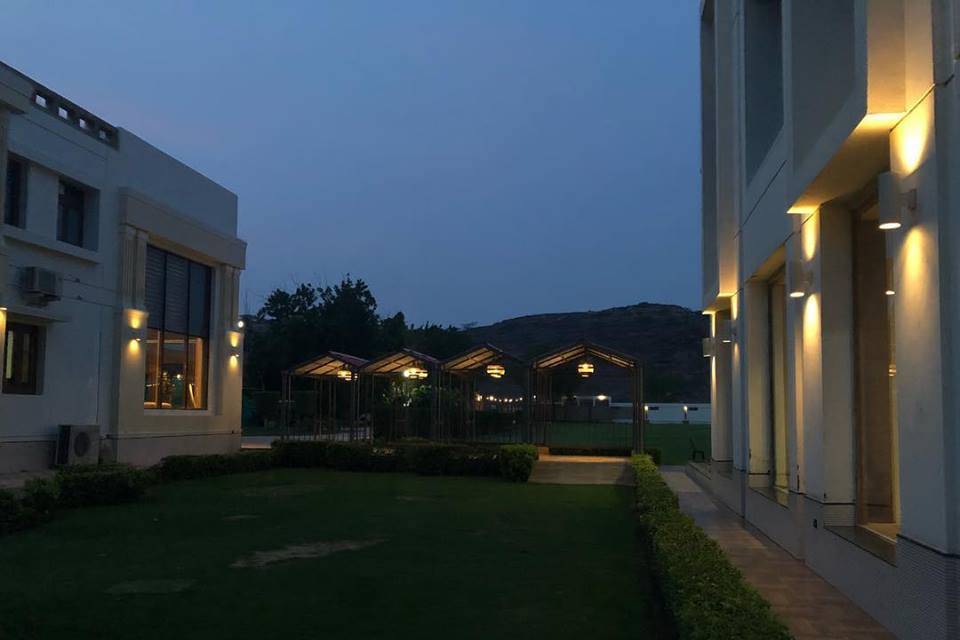 Lariya Resort