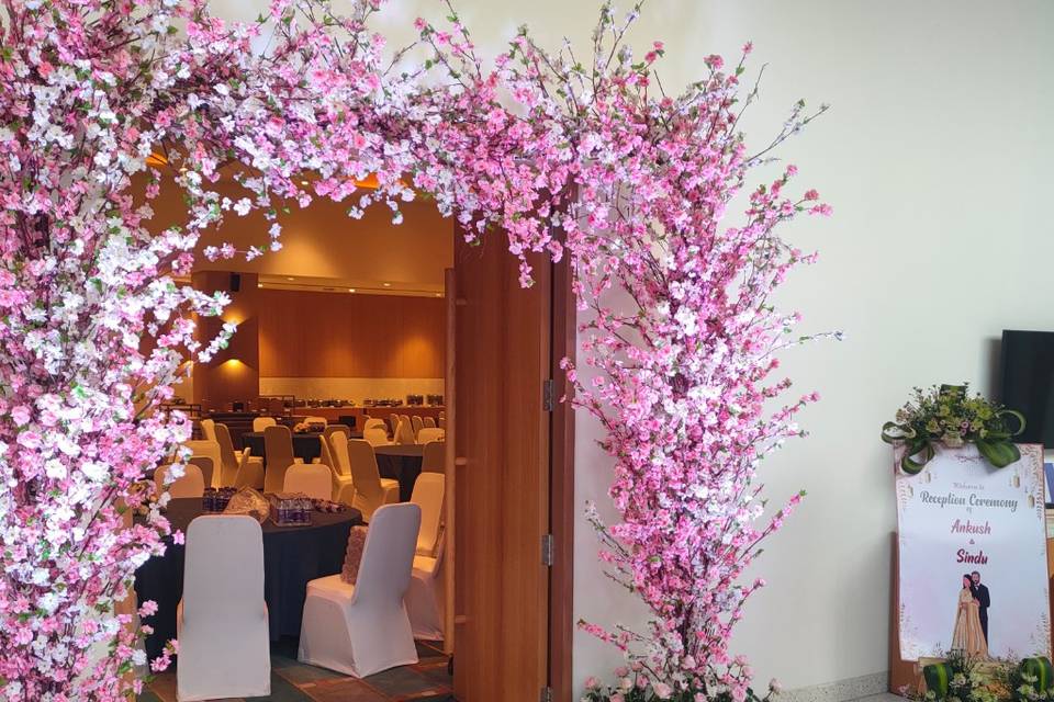 Entrance decor with lighting
