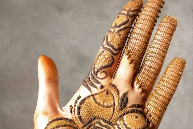 Chitra Henna