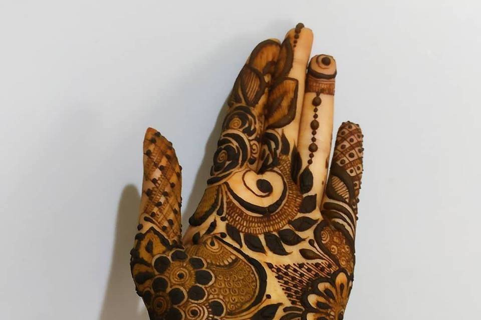 Chitra Henna
