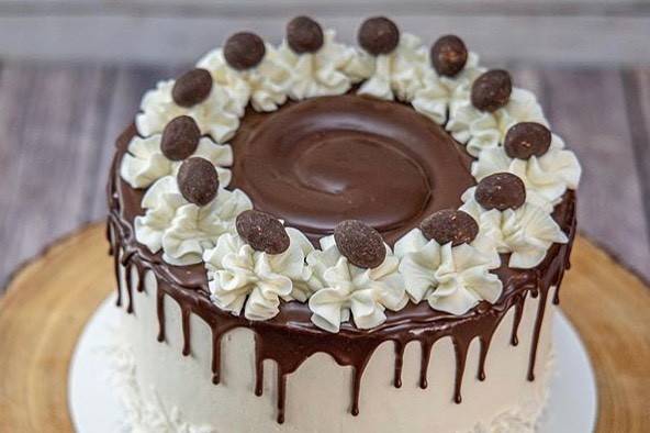Customize Cake – Black & Brown Bakers