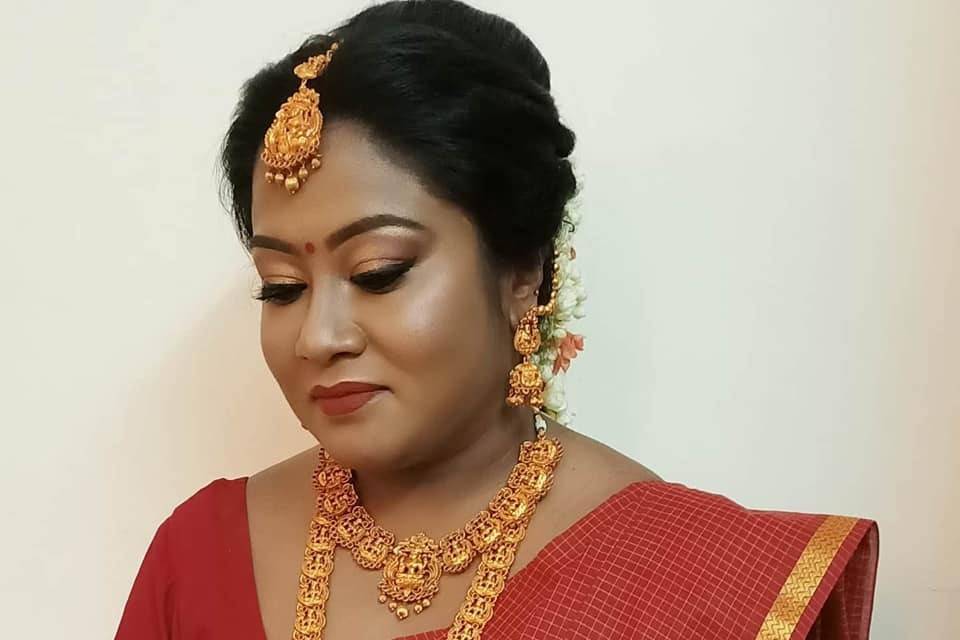 Roopsi Makeup Artist