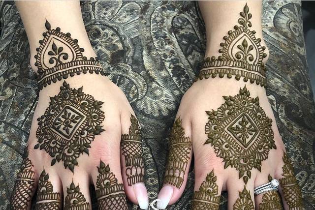 59+ Real Grooms Whose Mehendi Designs Stole Hearts! | WeddingBazaar