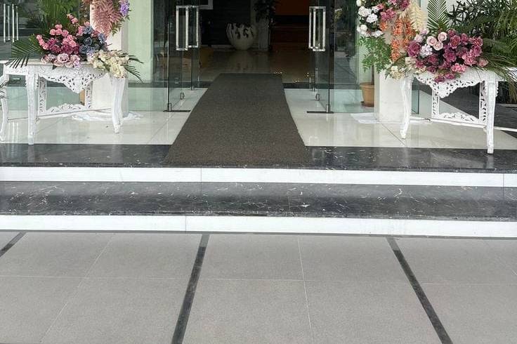 Entrance decor
