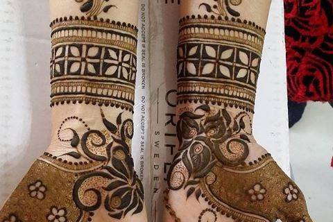 Mayuri Henna - Brighten up your festive days with our beautiful Henna!😍✨ .  #mayuri #mayurihenna #ayurveda #ayurvedic #natural #healthy #care  #ayurvedalife #organic #herbs #mehendi #mehndi #mehendicones #cone  #hennadesign #hennaart #festive ...