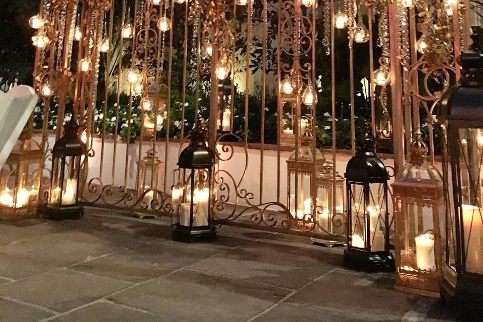 Entrance decor and lighting